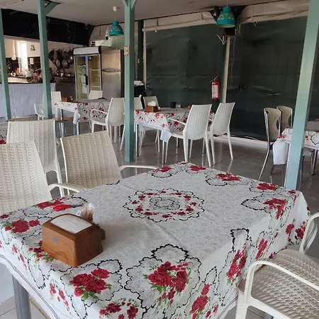 Flora Cirali בית אירוח *